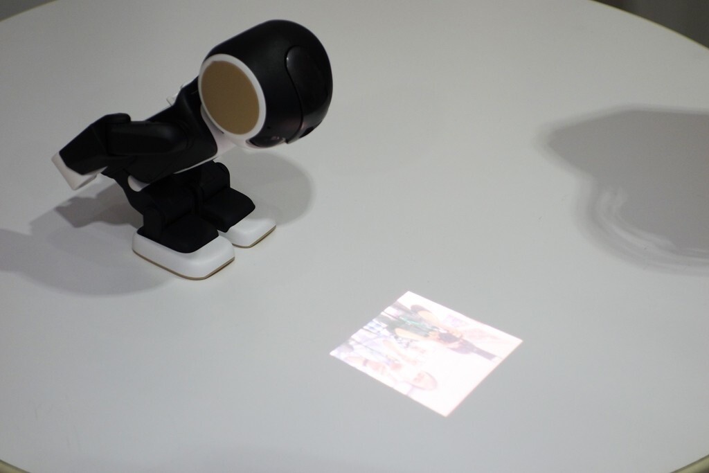 It’s Not a “Smartphone” - It’s “RoBoHon”! Sharp Debuts “RoBoHon” Robot That Also Turns into a Smartphone at CEATEC 2015 8