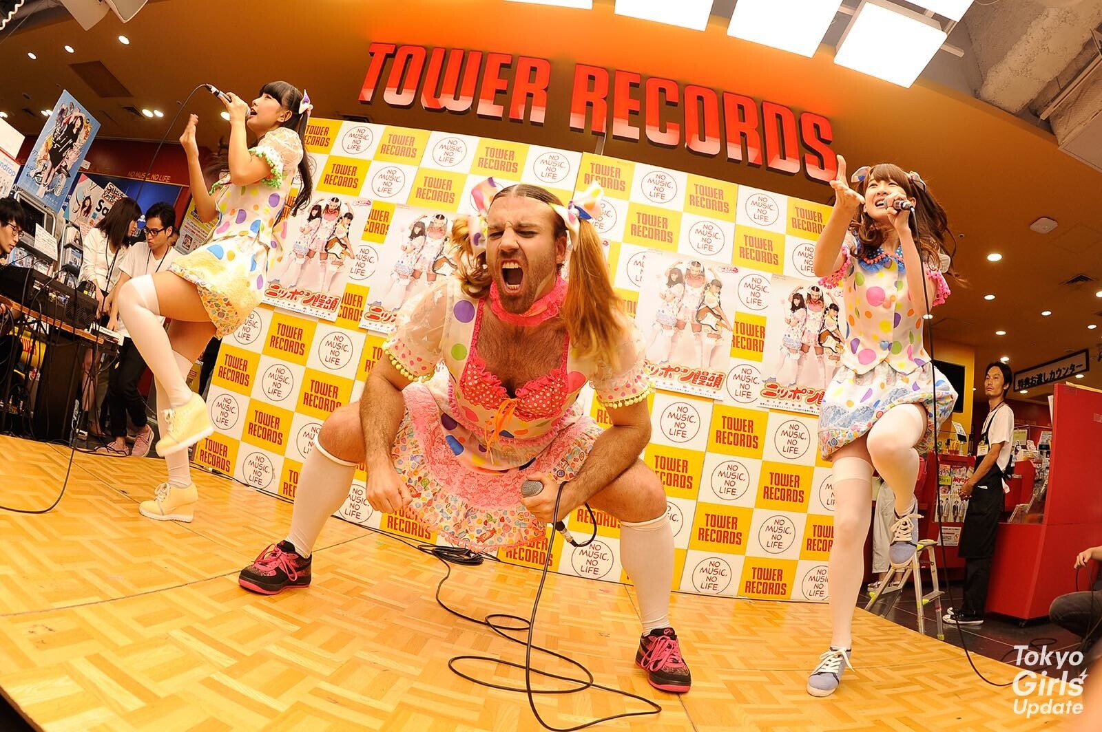 LADY BABY Whips Up a Frenzy at Tower Records in Shibuya During Release Event! 16