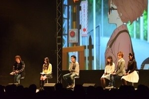 The cast gathered at once for the radio program’s public recording! 1