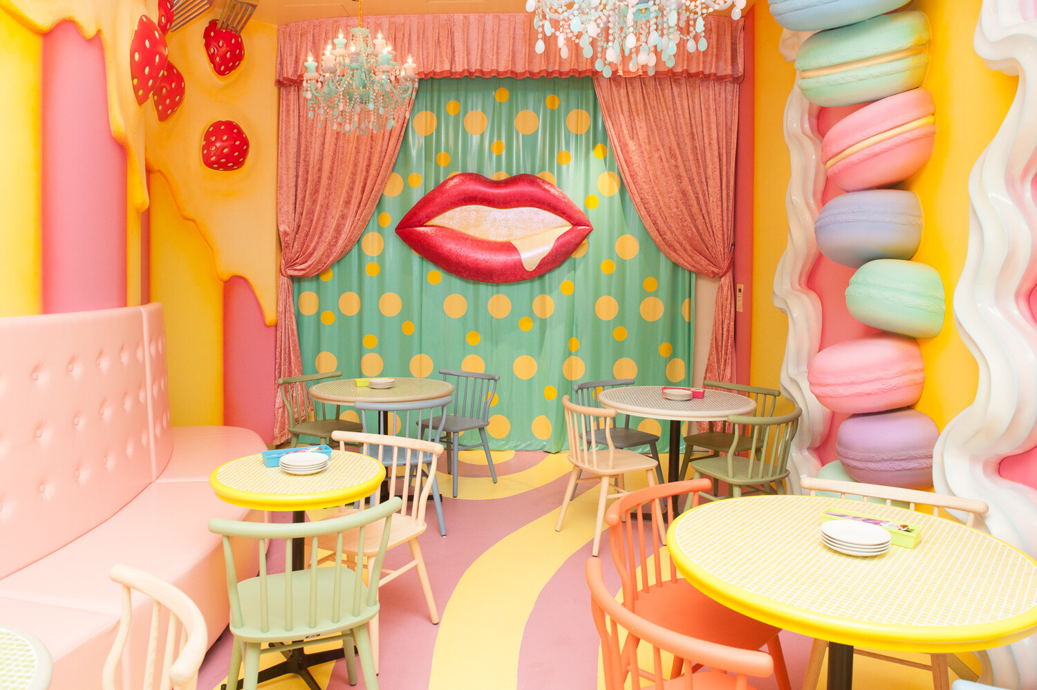 A cafe where you can experience the latest in Harajuku pop culture has opened - the Kawaii Monster Cafe. 2