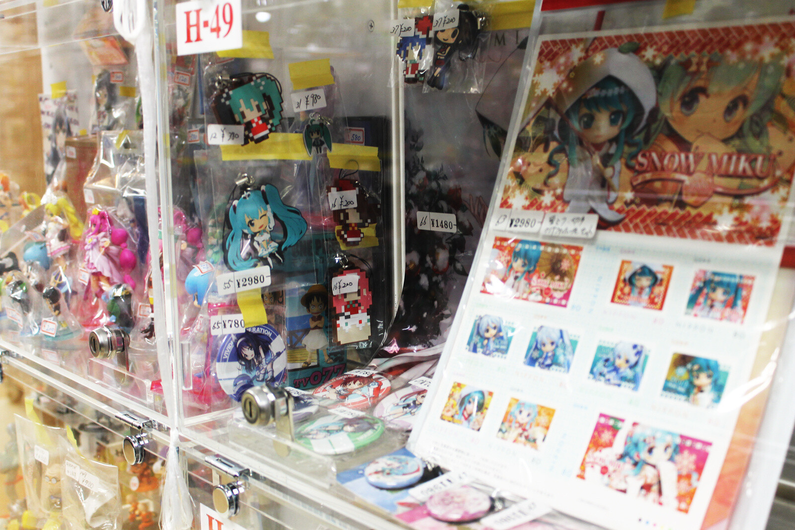 ASTOP: A Rental Showcase Specialty Shop in Akihabara 18