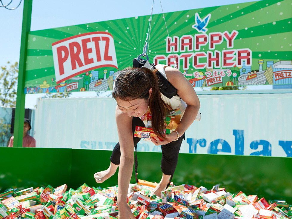 This Human Crane Game Looks Like So Much Fun!! 3