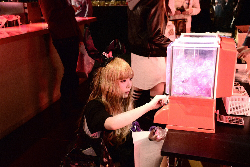There were photo booths and gacha machines themed after Milky Bunny. 2