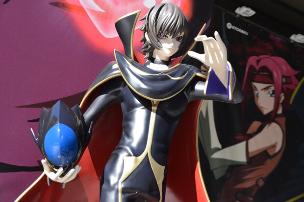 Life-Size Figures of Lelouch and C.C. Set Up in Front of Bellesalle Akihabara 2
