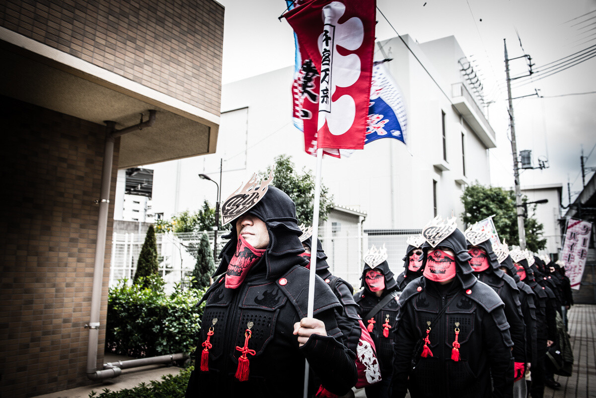 [Last Samurai?!] 30 Samurai in Modern Armor Gather for Epic Cavalry Fight 2