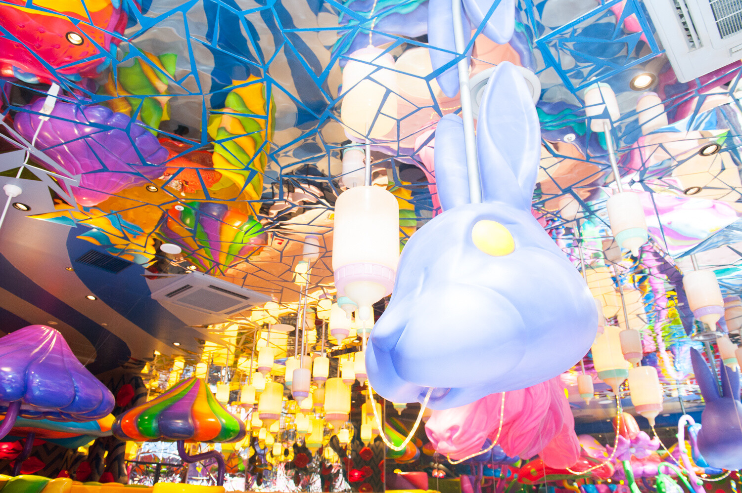 A cafe where you can experience the latest in Harajuku pop culture has opened - the Kawaii Monster Cafe. 13