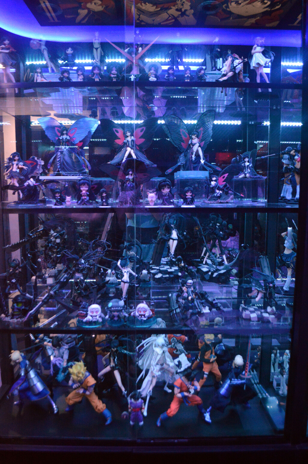 What’s an otaku room? Let’s find out with the winner of the Facebook Otaku Room Photo Contest! 15