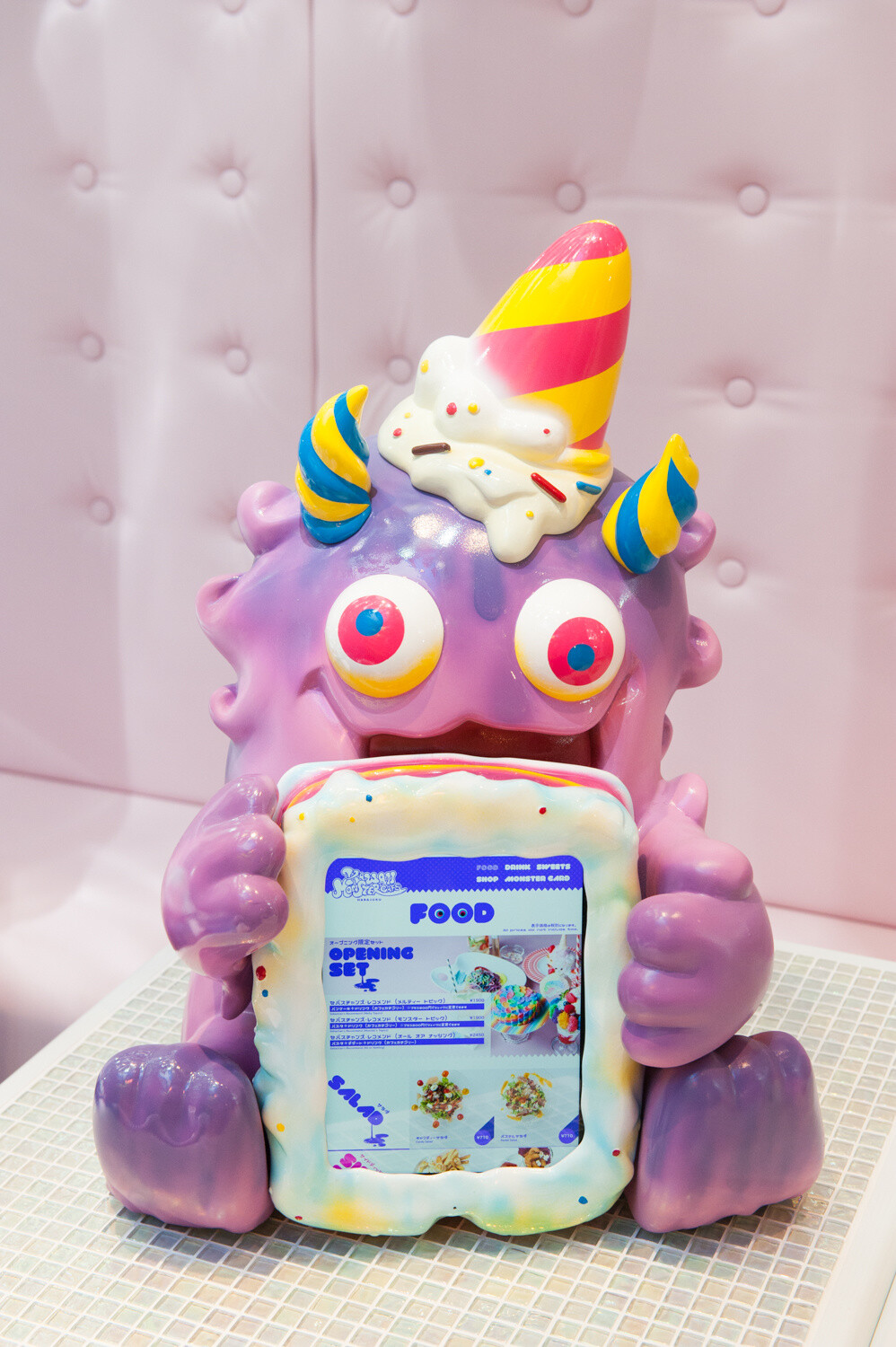 A cafe where you can experience the latest in Harajuku pop culture has opened - the Kawaii Monster Cafe. 31