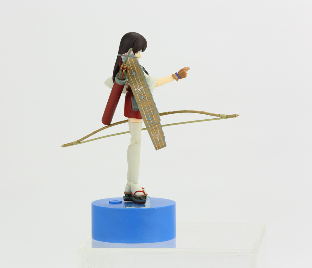 Total height: approx. 10 centimeters. Made from soft materials that create seamless joints, the figure has detailed and soft lines that show off her “girly body.” 12