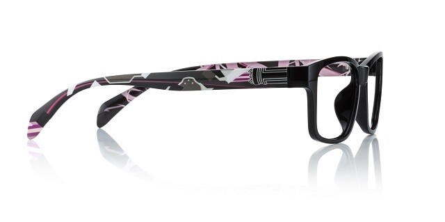 Frame Design: Phantom Bullet_Kirito Model. Based on the direct, frontal attack stance of Kirito after he clears the MMO and gains greater strength and presence. The color of the frame also highlights his outfit and weapon unique to “Phantom Bullet” and includes red accents. 2