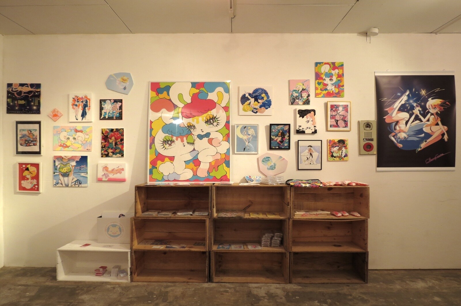 The exhibit space was bursting with poppy colors. 0