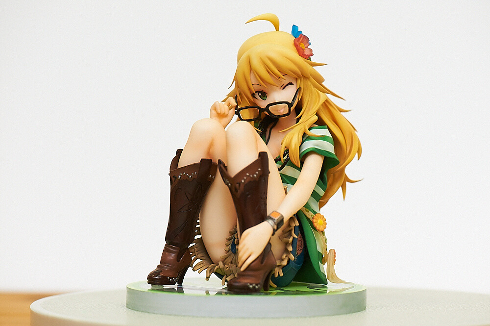 The glasses are just cute! Girls with glasses are wonderful, aren’t they! 29