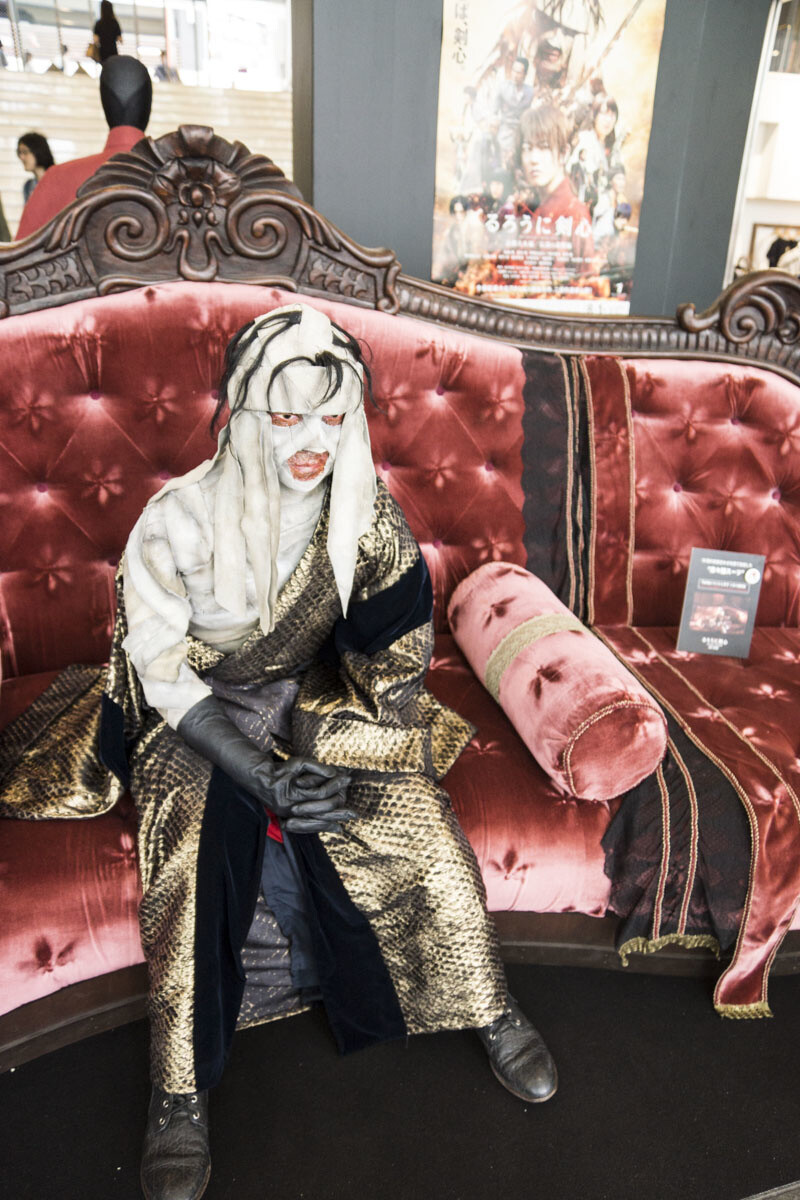 Life-Size Statue of the Deranged Lunatic Makoto Shishio Unveiled in Shinjuku! 1