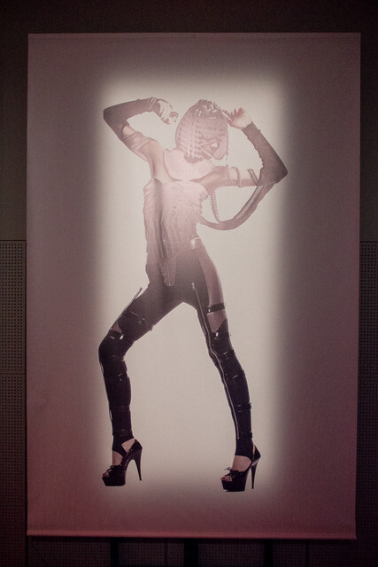 There is So Much *JoJo* Love, the Building Can’t Contain It! *JoJo* Photo Exhibition Being Held Now in Shiseido Ginza Building 15