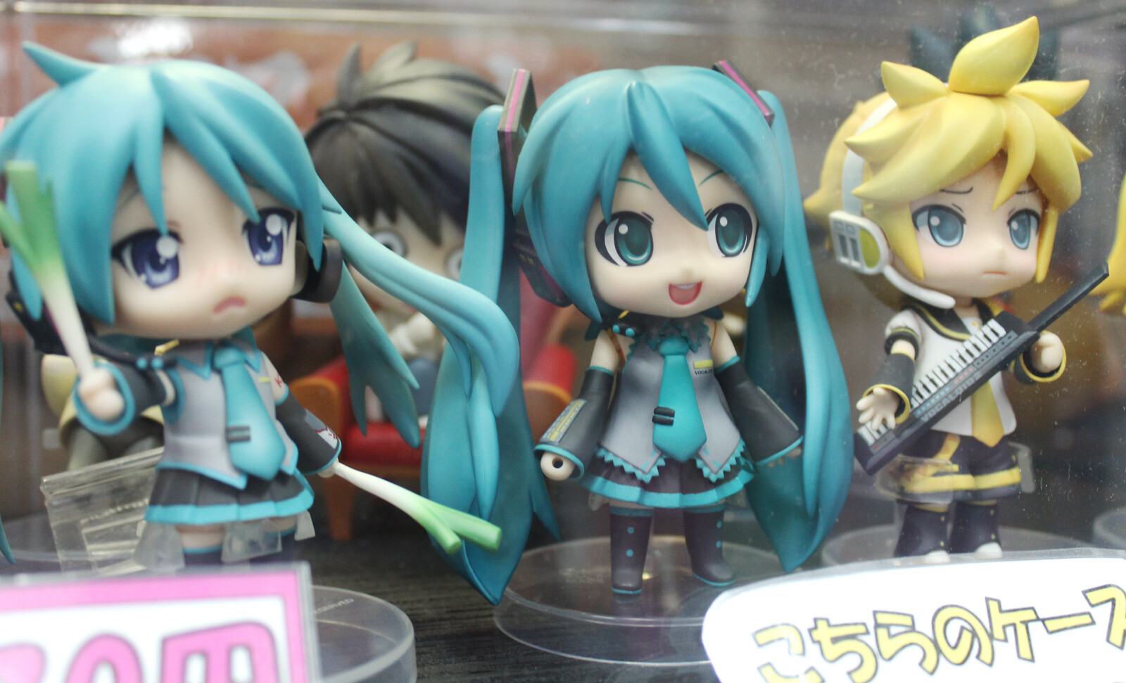 KASHIBAKO SHOTEN HONTEN: One of Akihabara’s Leading Shops for Beautiful Anime Girl Figures 9