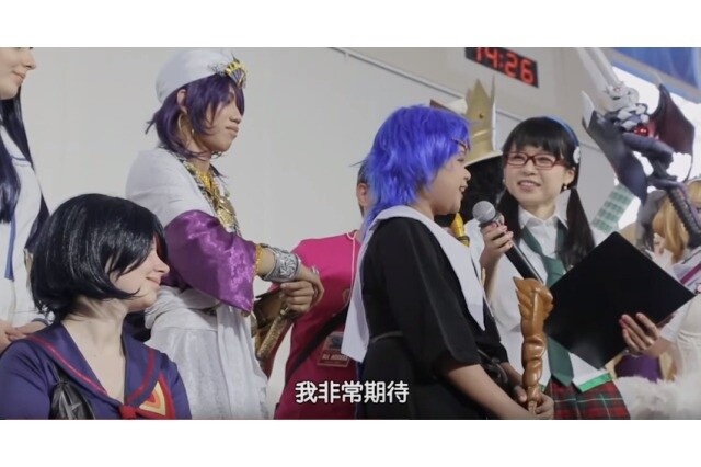 Both English and Chinese subtitles are available. 1