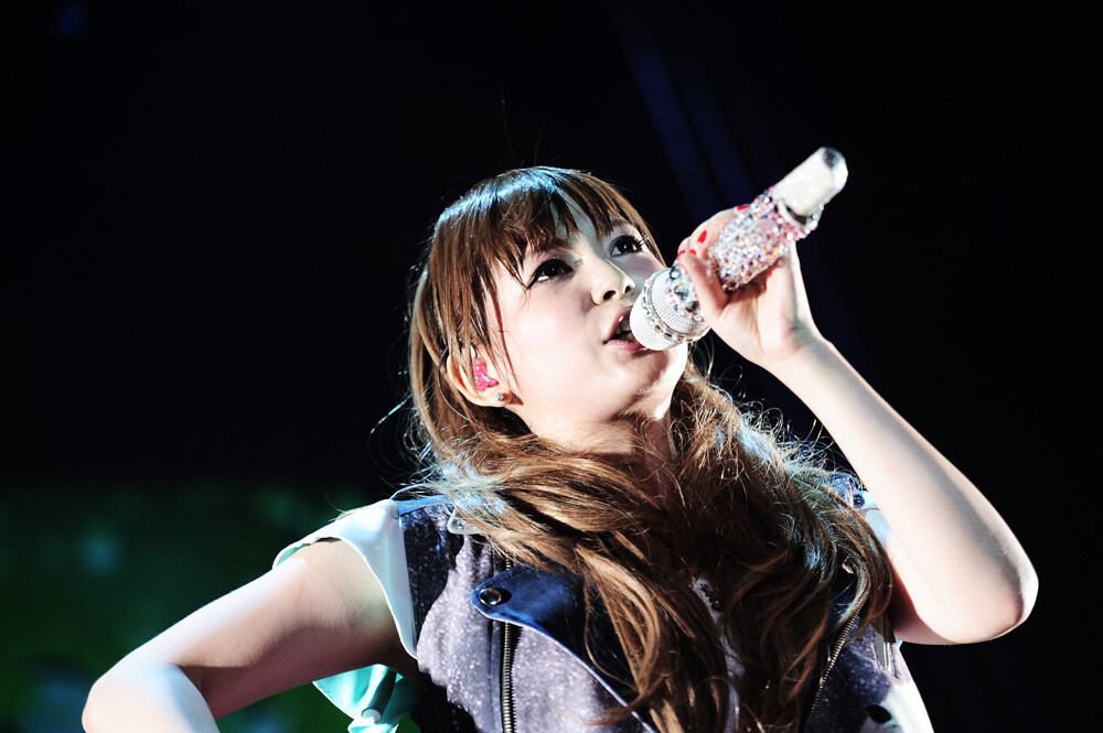 “This is a song I want to keep singing, whether it’s for 10 years or 100,” she said and started singing the ballad “Kirei a la Mode.” After her performance, the audience gave her a thunderous applause. 8