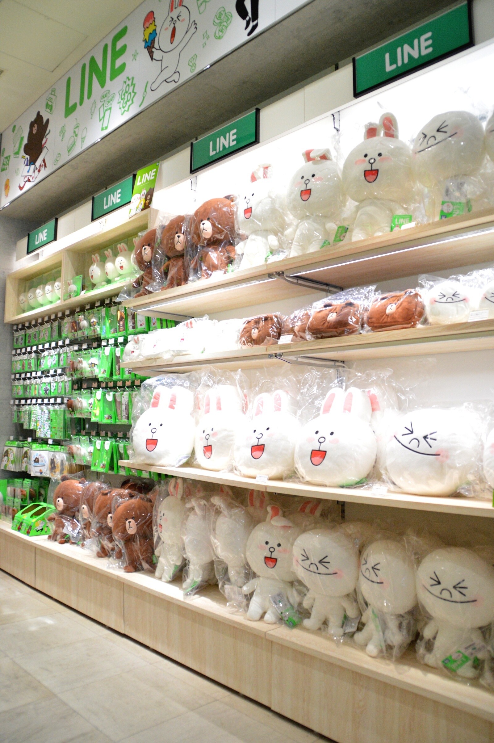 AppBank Store Shinjuku Opens! There’s Even a Booth with Original Goods from Tokyo Otaku Mode! 6