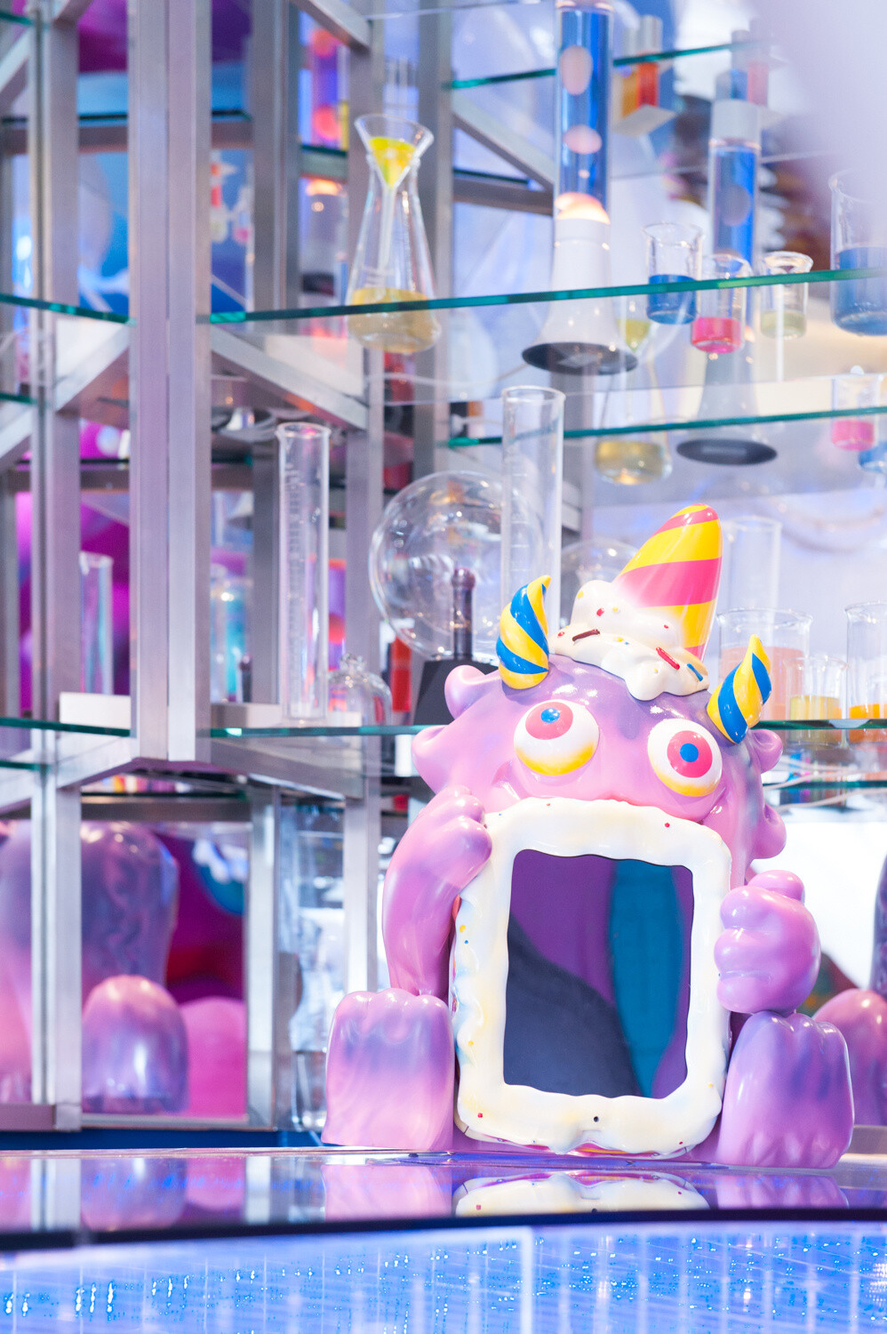 A cafe where you can experience the latest in Harajuku pop culture has opened - the Kawaii Monster Cafe. 9
