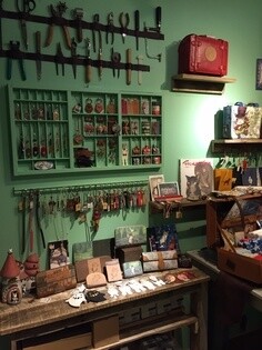 Halloween-Themed Cafe Collabation Featuring Kitty Characters Dayan and Choo Choo Ends Oct. 31! 9