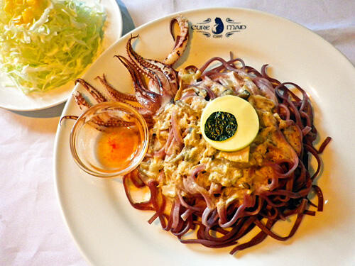 “San Chichokuso?! Nyarlathotep” © Aisora Manta, SoftBank Creative Corp. / Hard to Explain Production Committee-Like Thing W 1