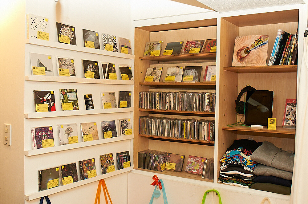 Aiming for High Dimension Anime/Manga Design: MHz Presents the Worlds of *Knights of Sidonia* and *Dorohedoro* in Clothing 39