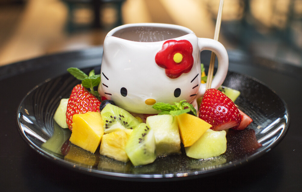 Chocolate fondue with commemorative Hello Kitty mug (1,600 yen) 6