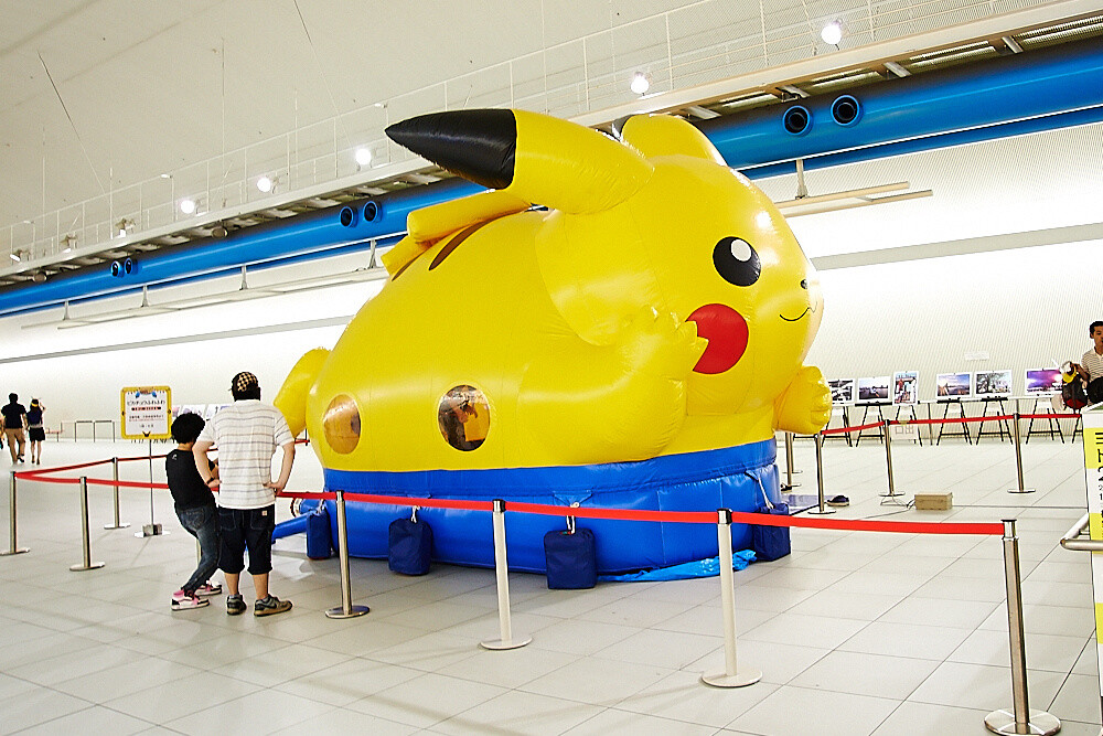 There were even people inside the impressively big balloon! 26