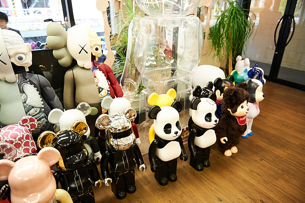 Art of Figure Making: MEDICOM TOY and BE@RBRICK 14