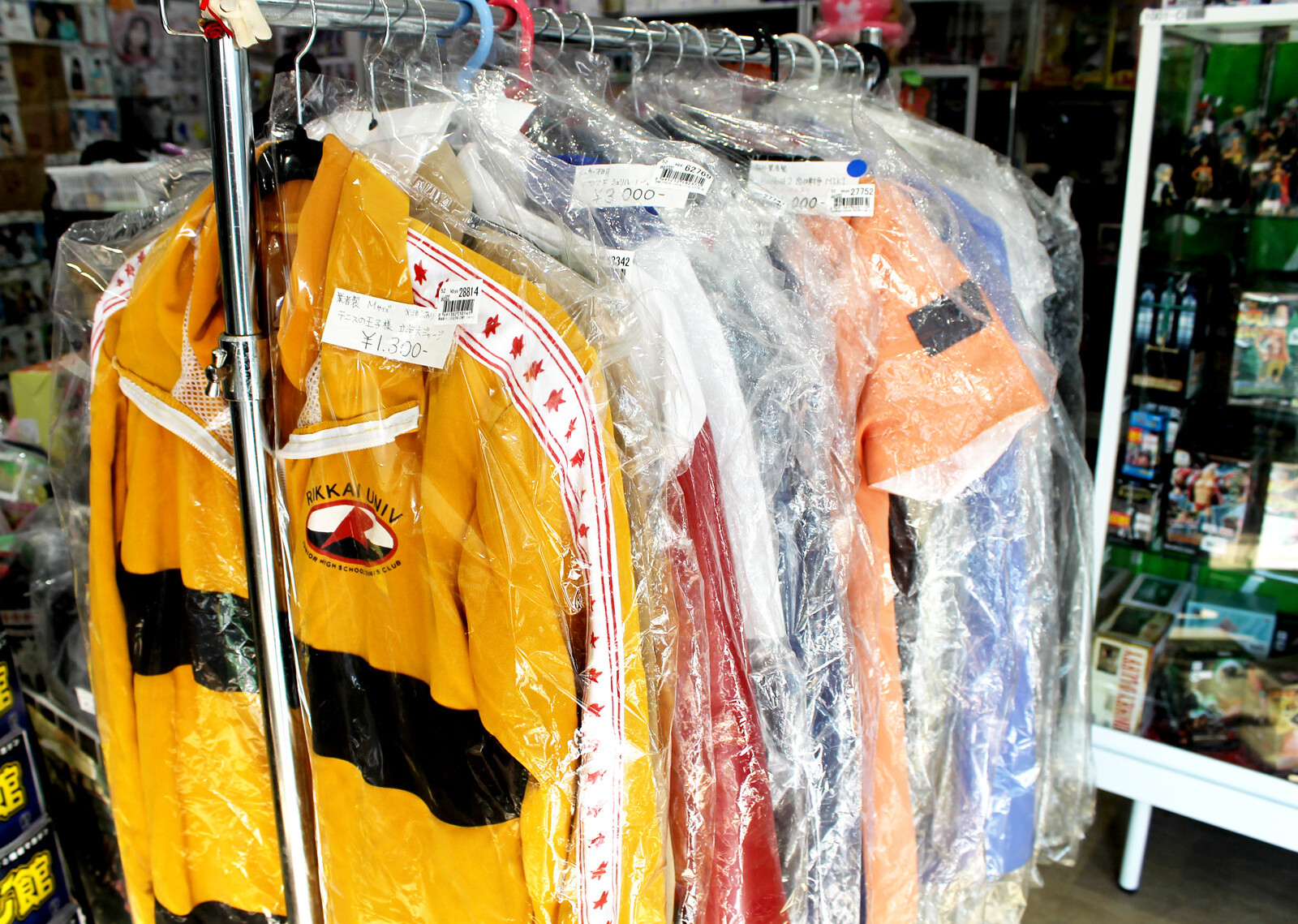 FIGURE R: One of Akihabara’s Largest Figure, Chogokin, and Doll Shops 15