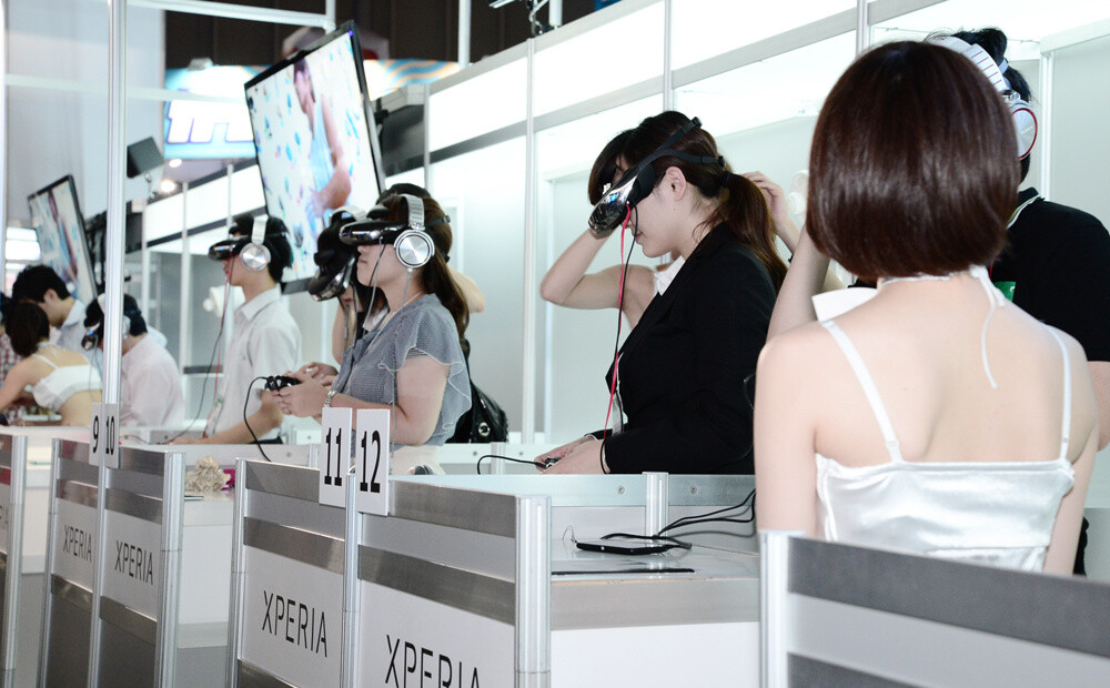 Tokyo Game Show 2013 Begins! One After Another, Gamers Become Glued to the Screens! 14
