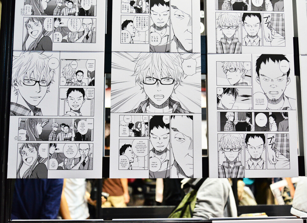 On display at the event were Chapters 1 and 2 of the Japanese and English versions of the manga *Tokyo Toy Box 0*. We caught sight of many fans reading them. 11