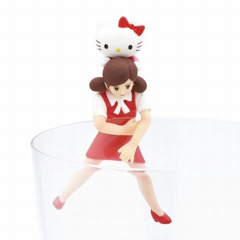 Cute Poses with Fuchico on the Cup! A Collaboration Between Fuchico on the Cup and Hello Kitty Comes True 2