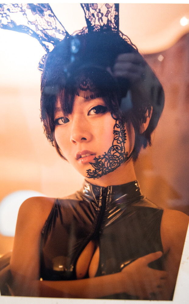 Sexy? Fetishistic? Heart-Throbbing Aimai Bishoujo Art Exhibit Begins 21