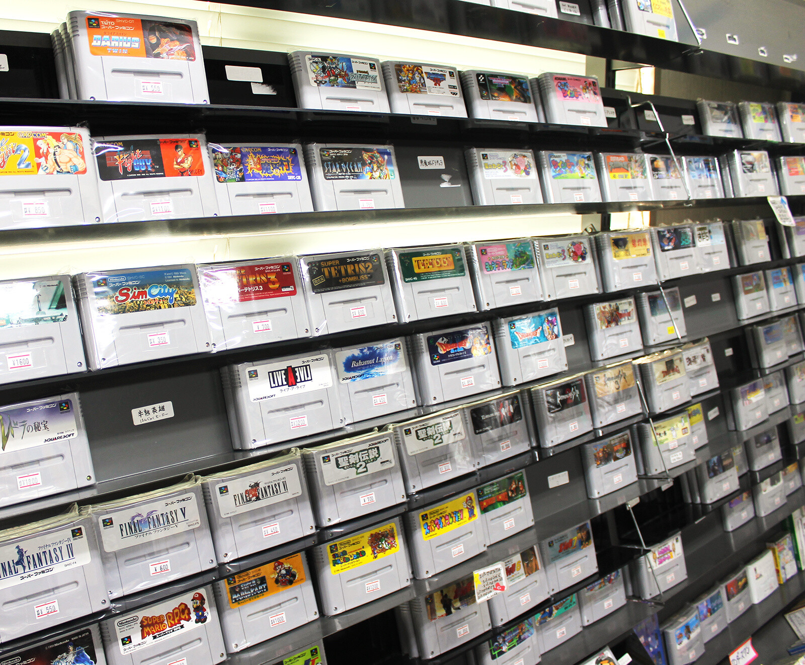 FRIENDS: An Akihabara Game Shop Filled to the Brim with Nostalgic Retro Games 2