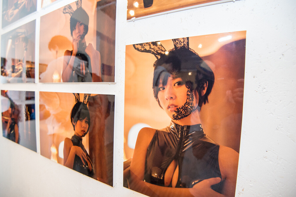 Sexy? Fetishistic? Heart-Throbbing Aimai Bishoujo Art Exhibit Begins 24