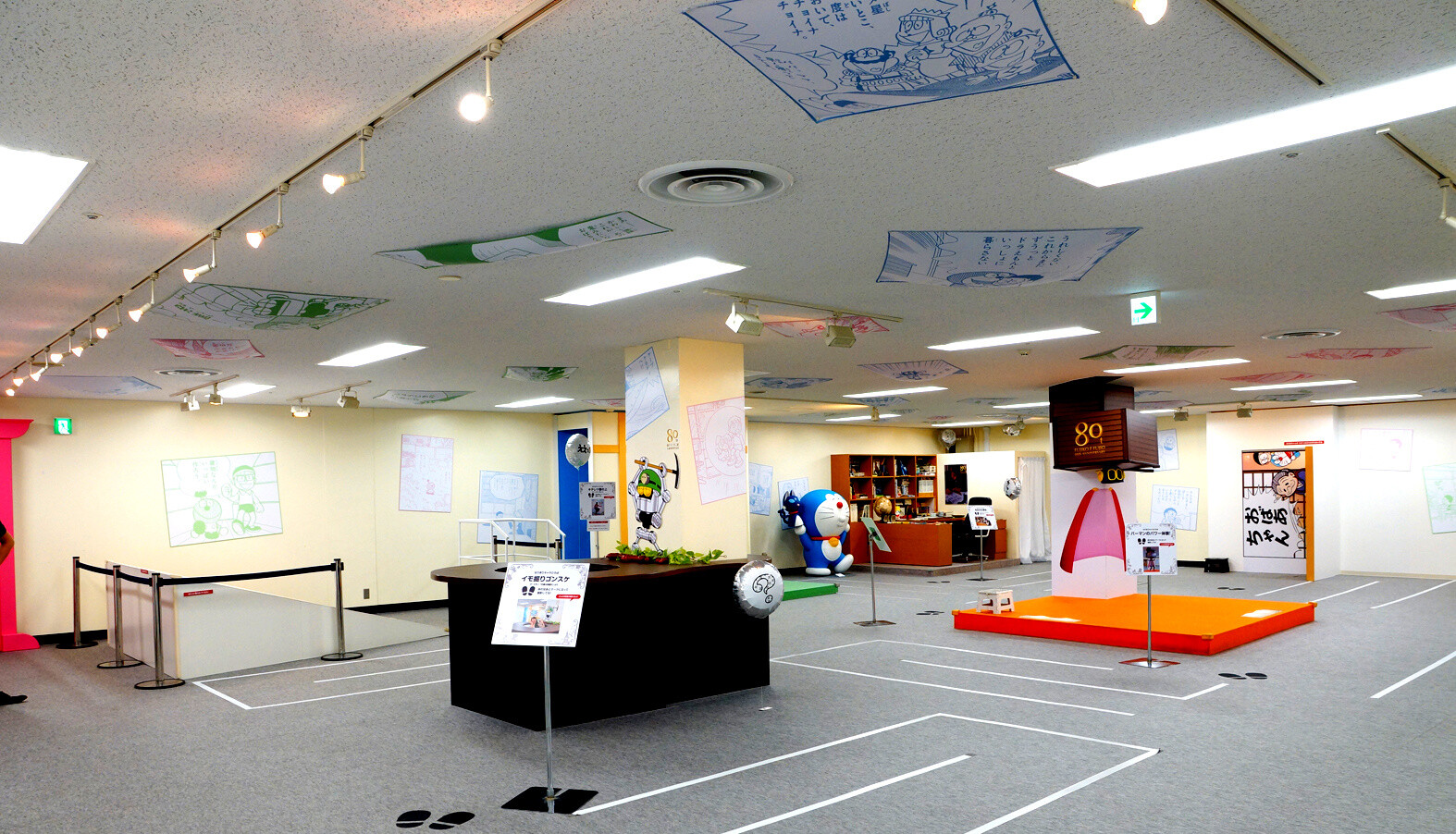 The photography-permitted Narikiri Character Plaza. There are lines for each photo spot.  6