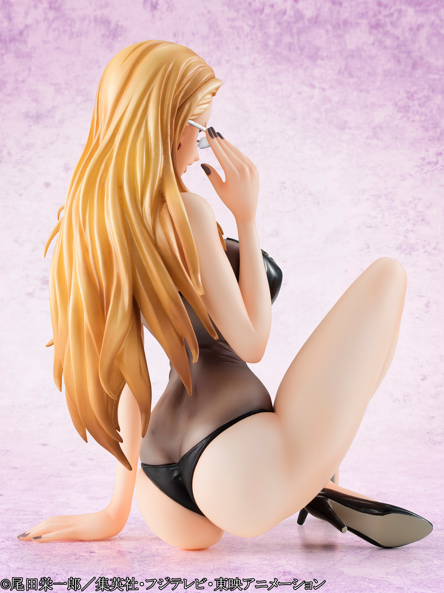 One Piece Spy Kalifa Dazzles in See-Through Swimsuit! 1