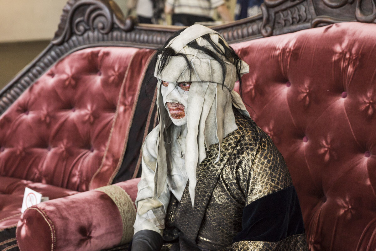 Life-Size Statue of the Deranged Lunatic Makoto Shishio Unveiled in Shinjuku! 3