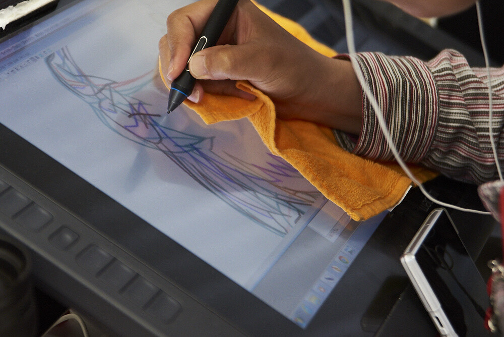 With the LCD tablet you’re drawing directly on the display so it feels just like drawing on paper. 2