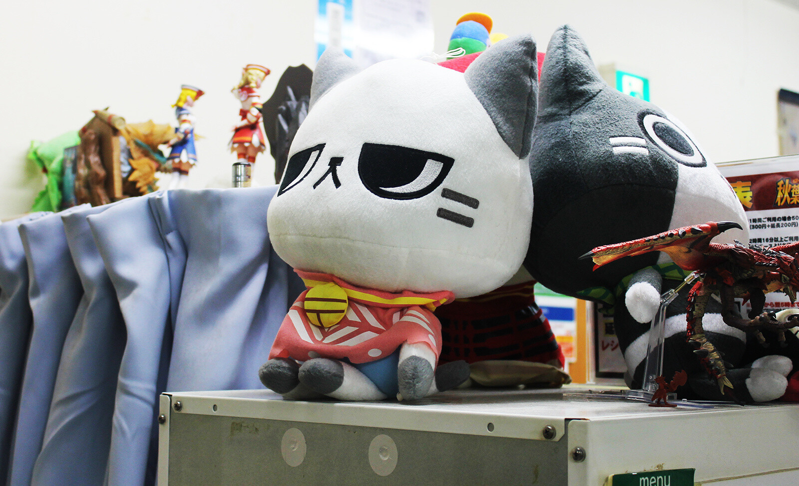 Portable Game Cafe Akihabara Shukaijo: Handheld Games, Cell Phone Games, Play Them All Here! 9