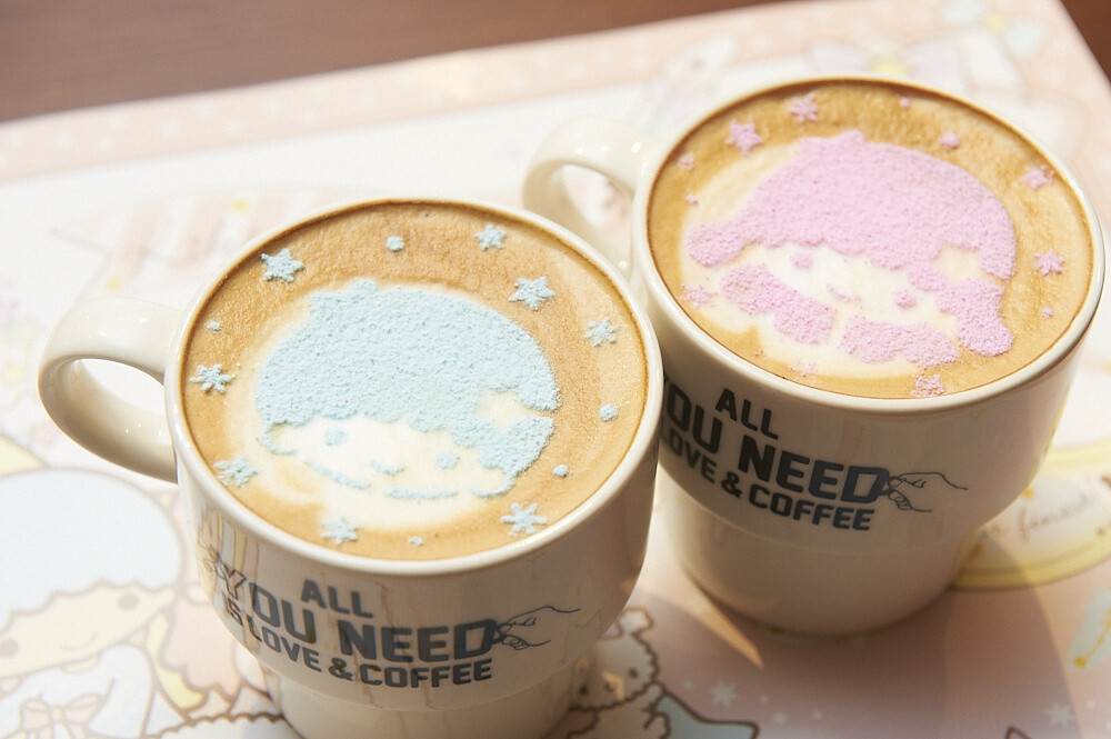 The “Kiki Latte” and “Lala Latte” (650 yen). Which would you choose? 13