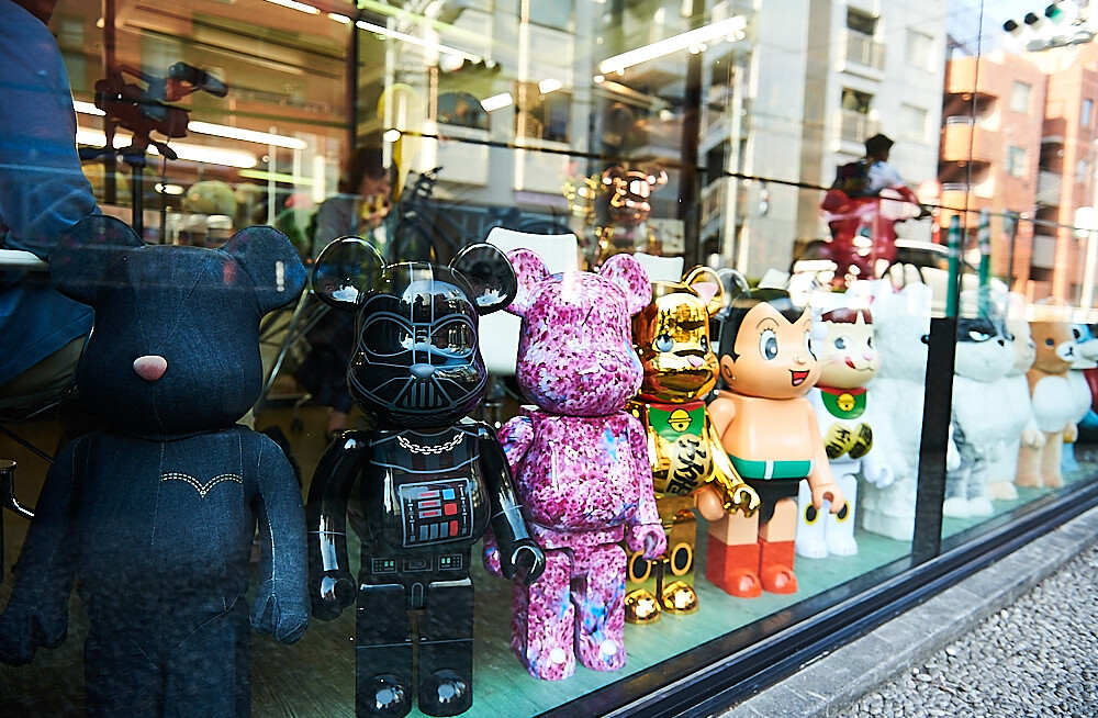 Art of Figure Making: MEDICOM TOY and BE@RBRICK 10