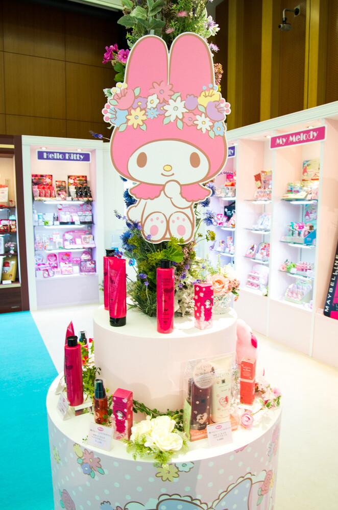 Cosmetics themed after My Melody 36