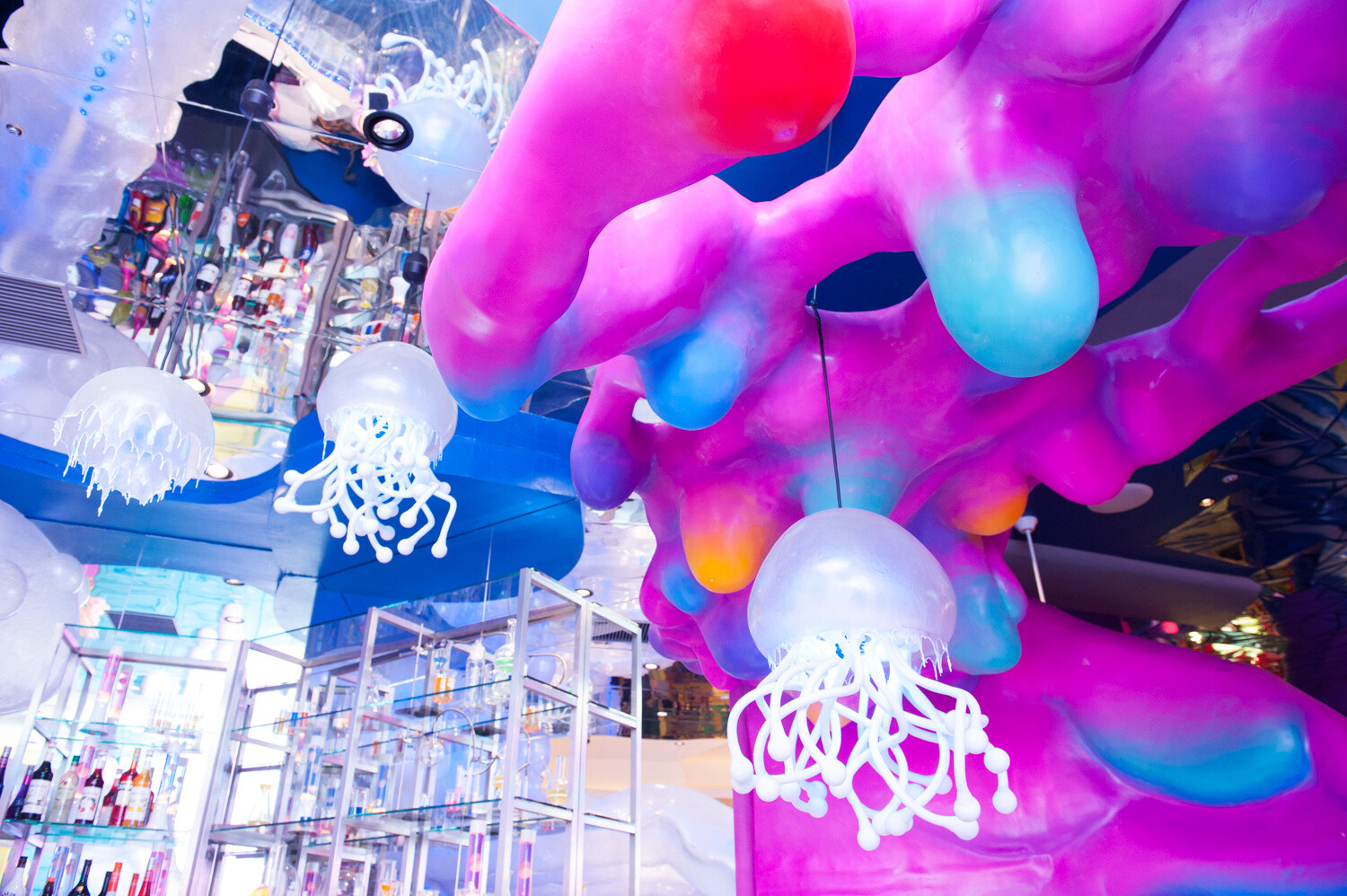 A cafe where you can experience the latest in Harajuku pop culture has opened - the Kawaii Monster Cafe. 8