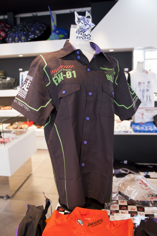 Super-Hot Race Queens Gather at the Evangelion Store! 1