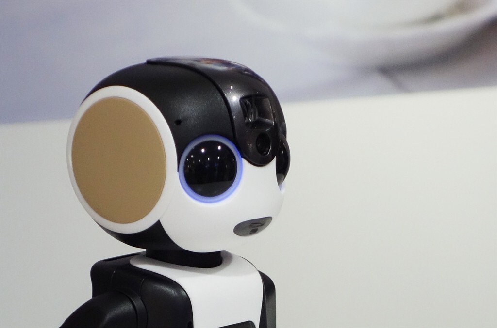 It’s Not a “Smartphone” - It’s “RoBoHon”! Sharp Debuts “RoBoHon” Robot That Also Turns into a Smartphone at CEATEC 2015 7