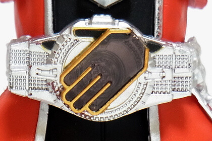 The Transformation Wizard Rings on the left hands have all been changed into the Flame Dragon form. The fingers seem sharp. 4