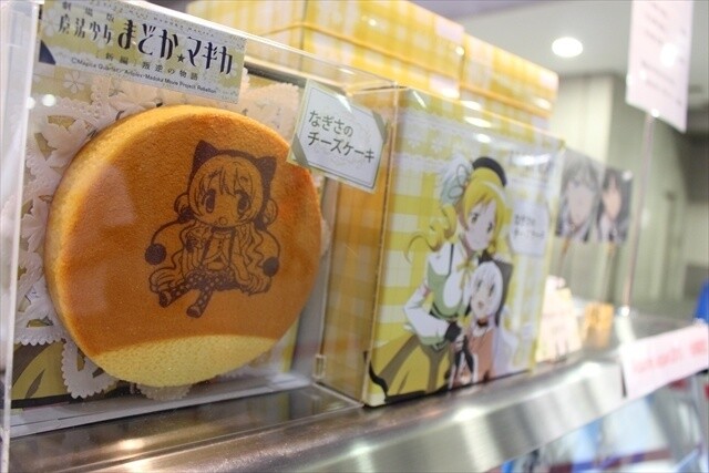 ‘MadoMagi’ and ‘Monogatari’ Characters Become Cakes at AnimeJapan 2015 AniSugar Booth 11
