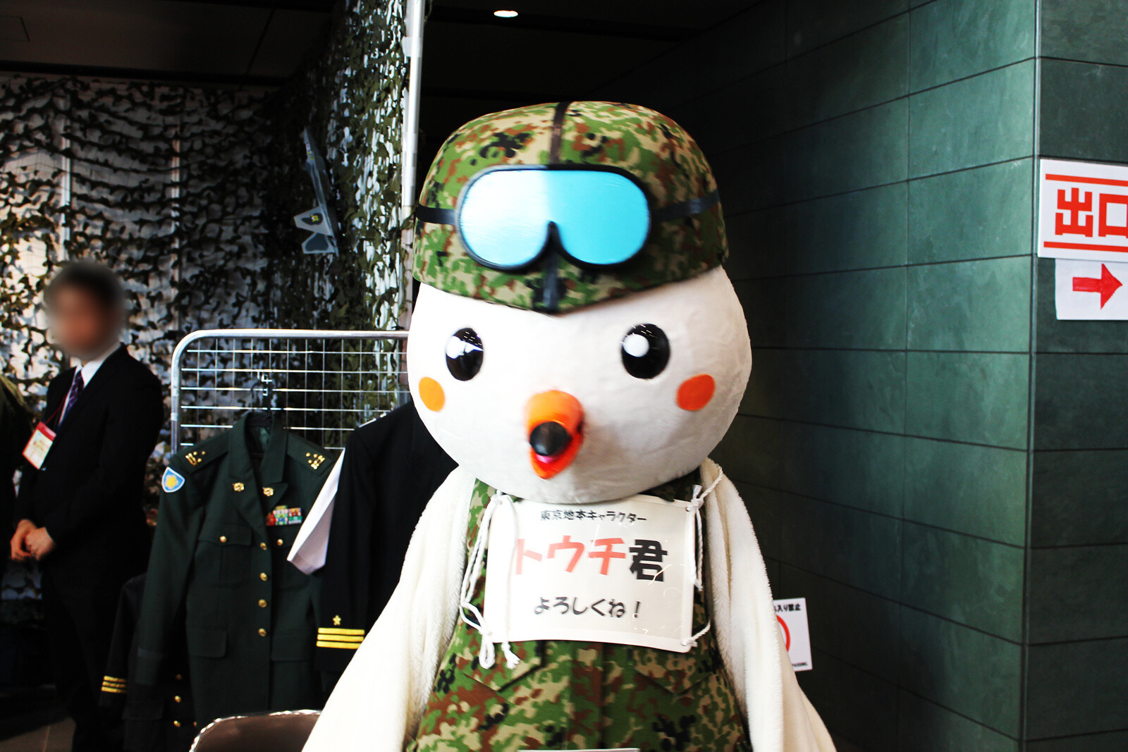 Otaku Flood the Streets of Akihabara for the Winter Radio Kaikan Festival! [2/2] 6